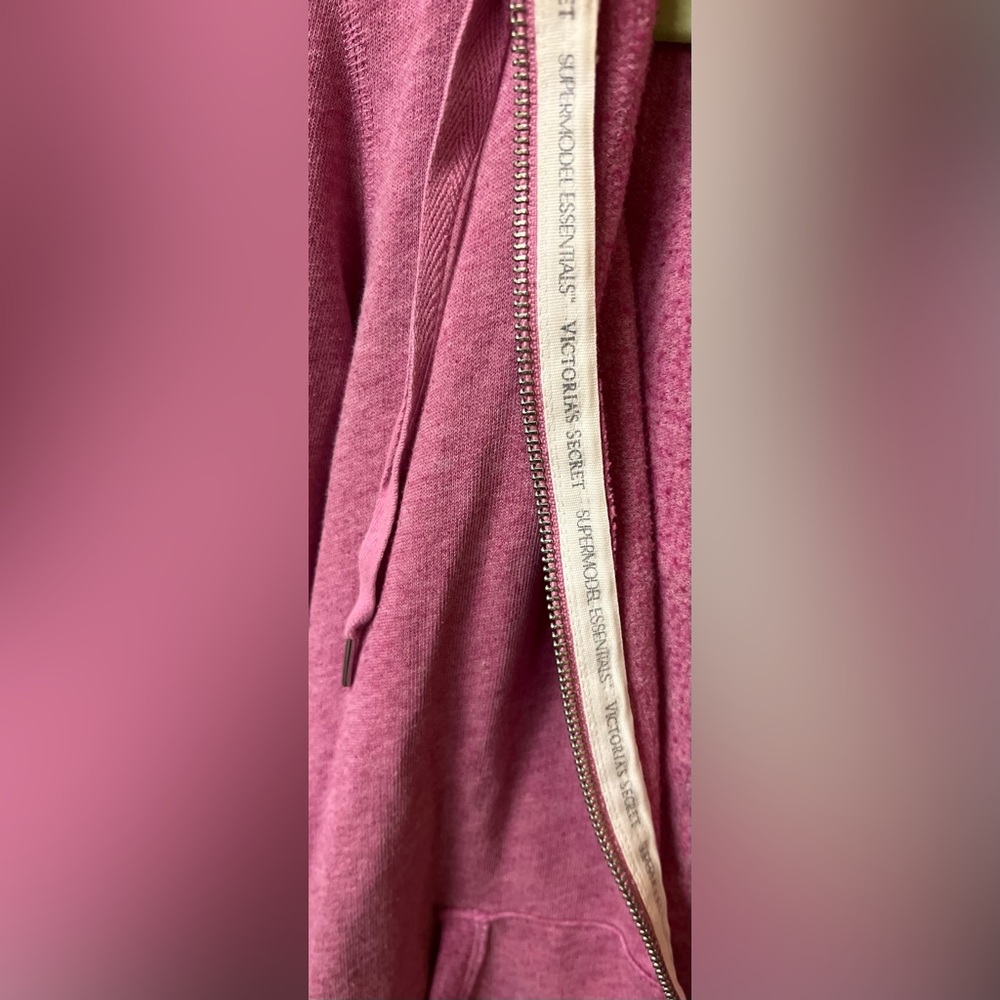 Victoria's Secret Supermodel Essentials Pink Hoodie NYC London Paris Size Large - Picture 7 of 11